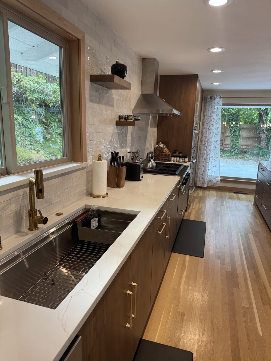 New workstation sink, quartz counter, glossy backsplash and wood cabinets